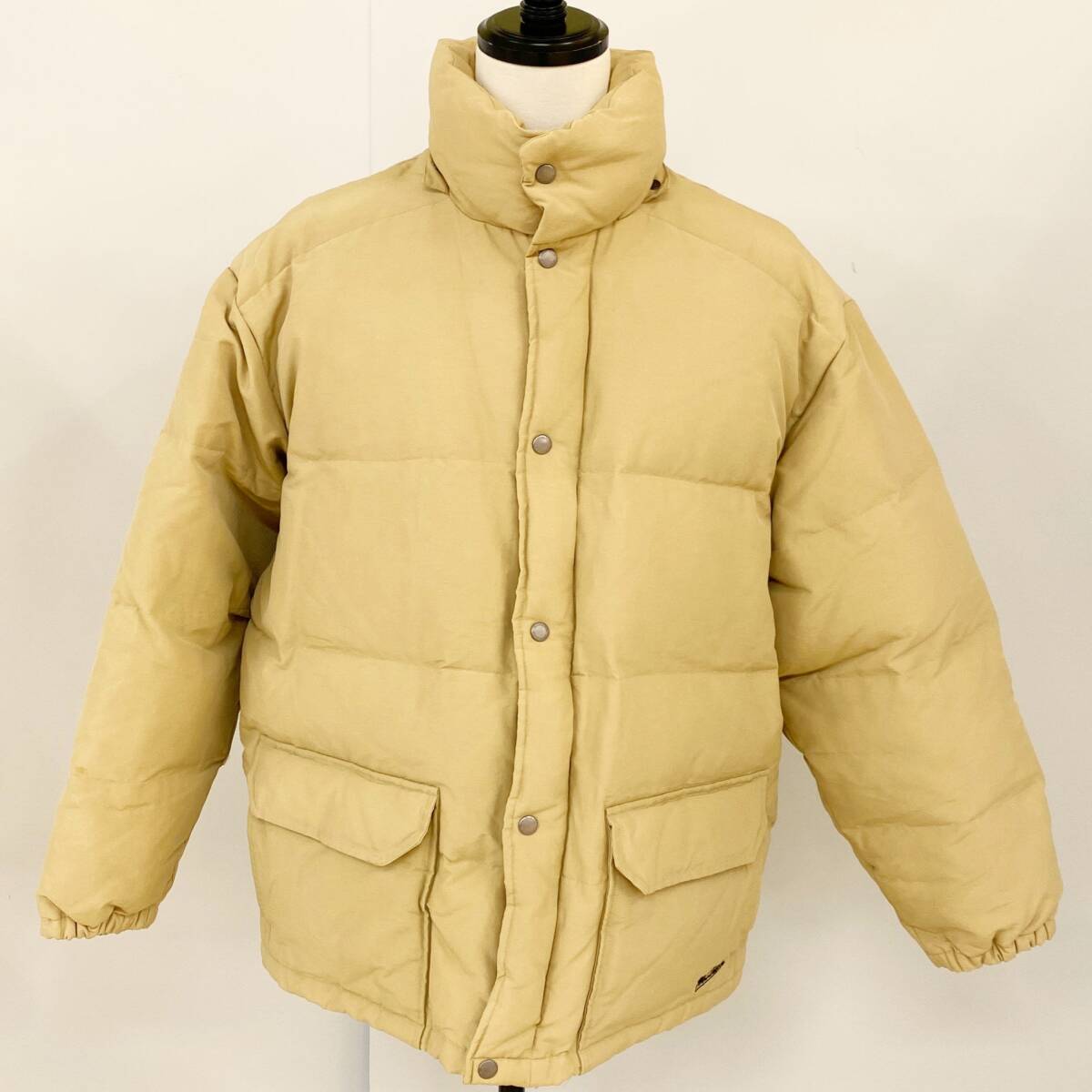 美品 WOOLRICH ウールリッチ ダウンジャケット L メンズ ベージュ UWQ203