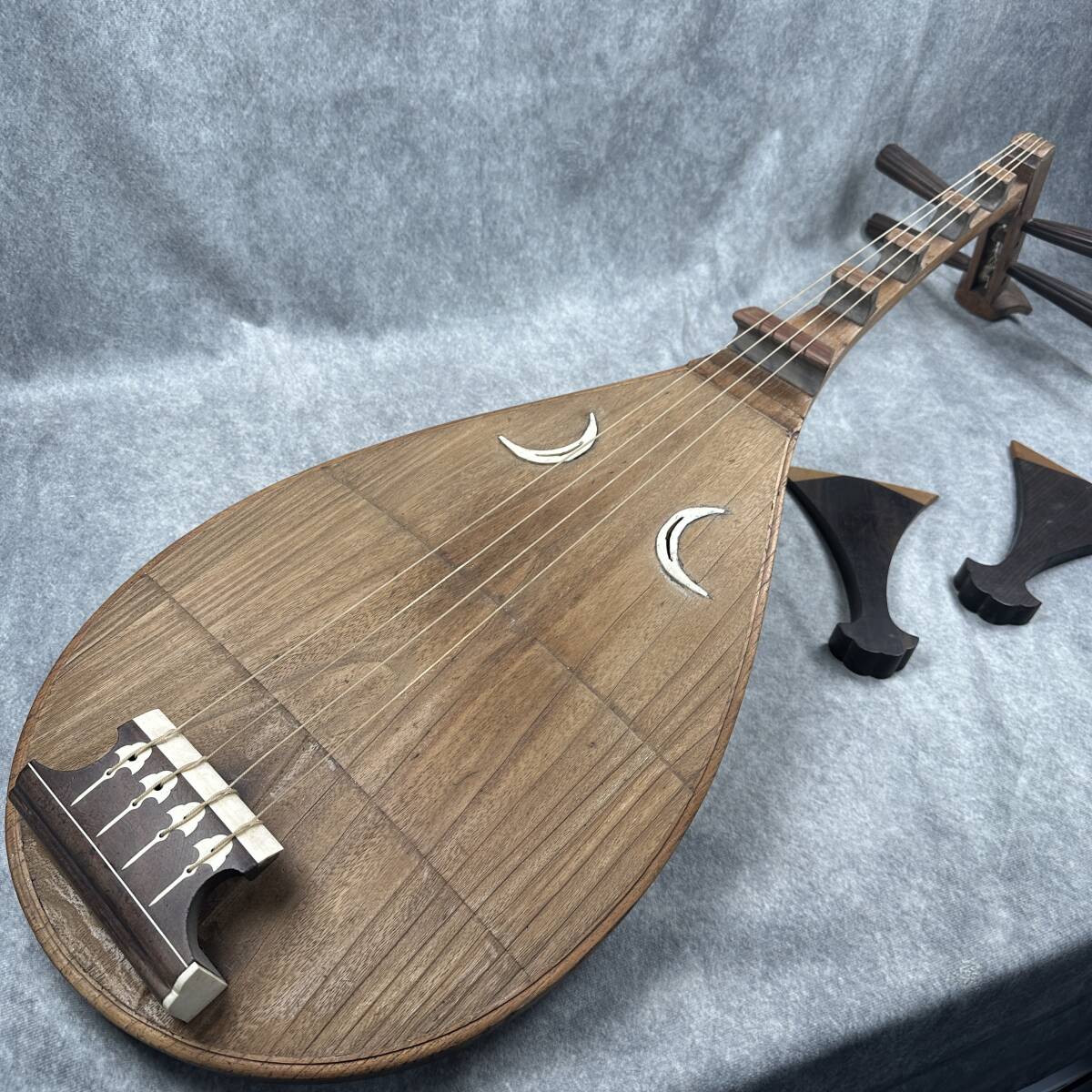 現状品】筑前琵琶 四弦五柱 牙半月装飾 撥付 弦楽器 (KM-075 現状品】筑前琵琶 四弦五柱 牙半月装飾 撥付 弦楽器 (KM-075
