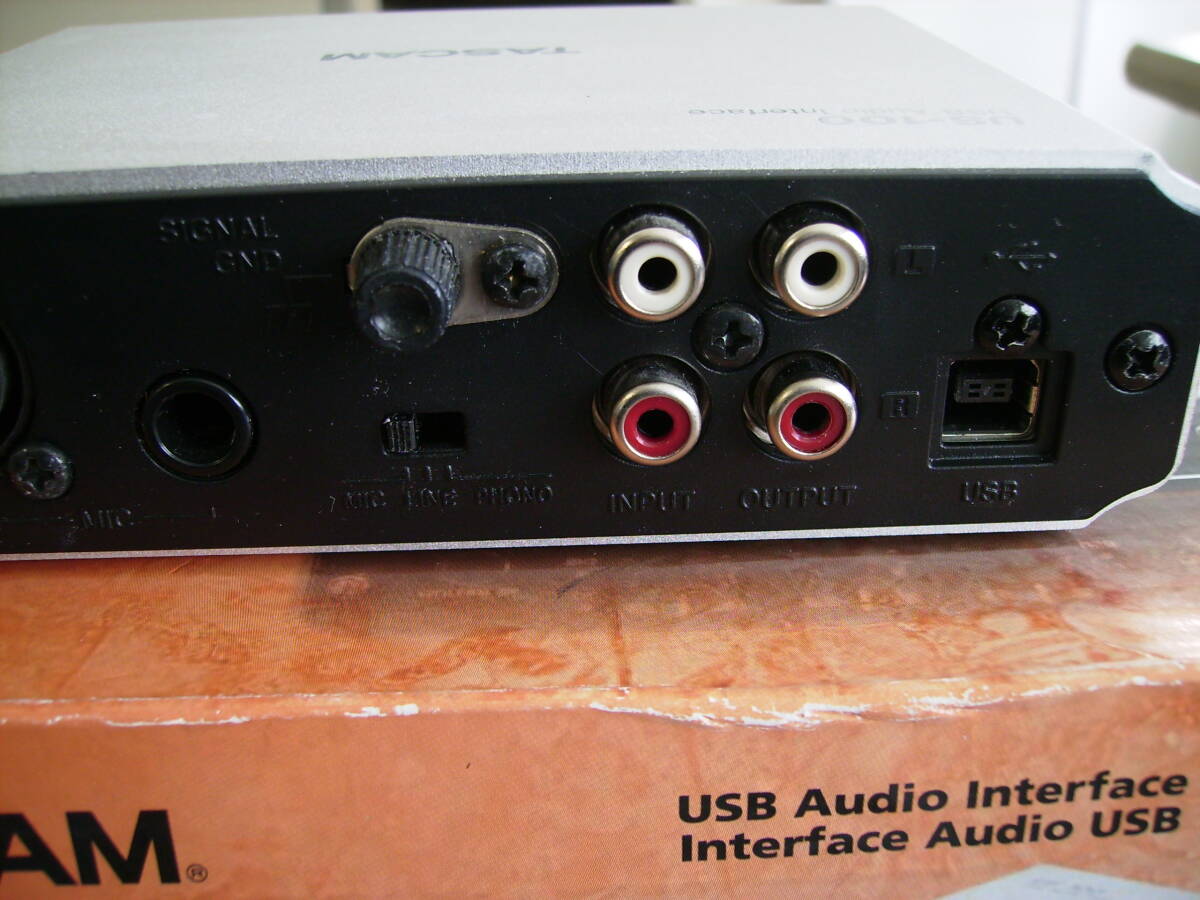 INPUT OUTPUT USB端子