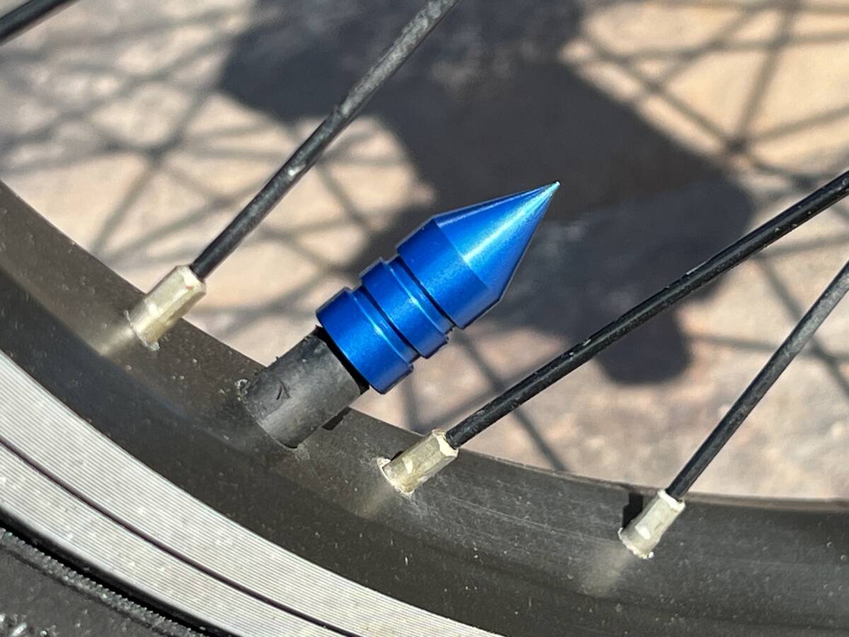 アメリカ Downstar 自転車 米式 ビレット スパイク バルブキャップ 青 2個 USDM BMX MTB SE GT raceinc 正規輸入品 即納