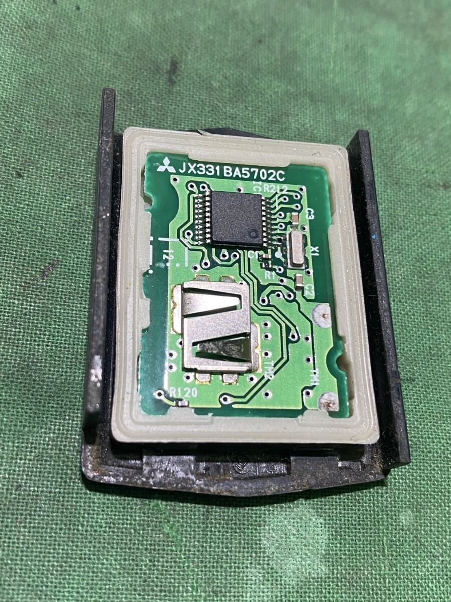 【】マツダ　デミオ　DE3FS　純正　鍵　1ケ　JX331BA5702C　電池?zé)oし