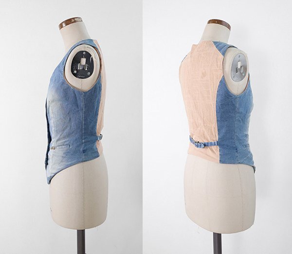 John Galliano ◆ デニム ニュースペーパー柄 ジレ ベスト サイズ40 インディゴ 金ボタン イタリア制 ジョン ガリアーノ ◆XE17
