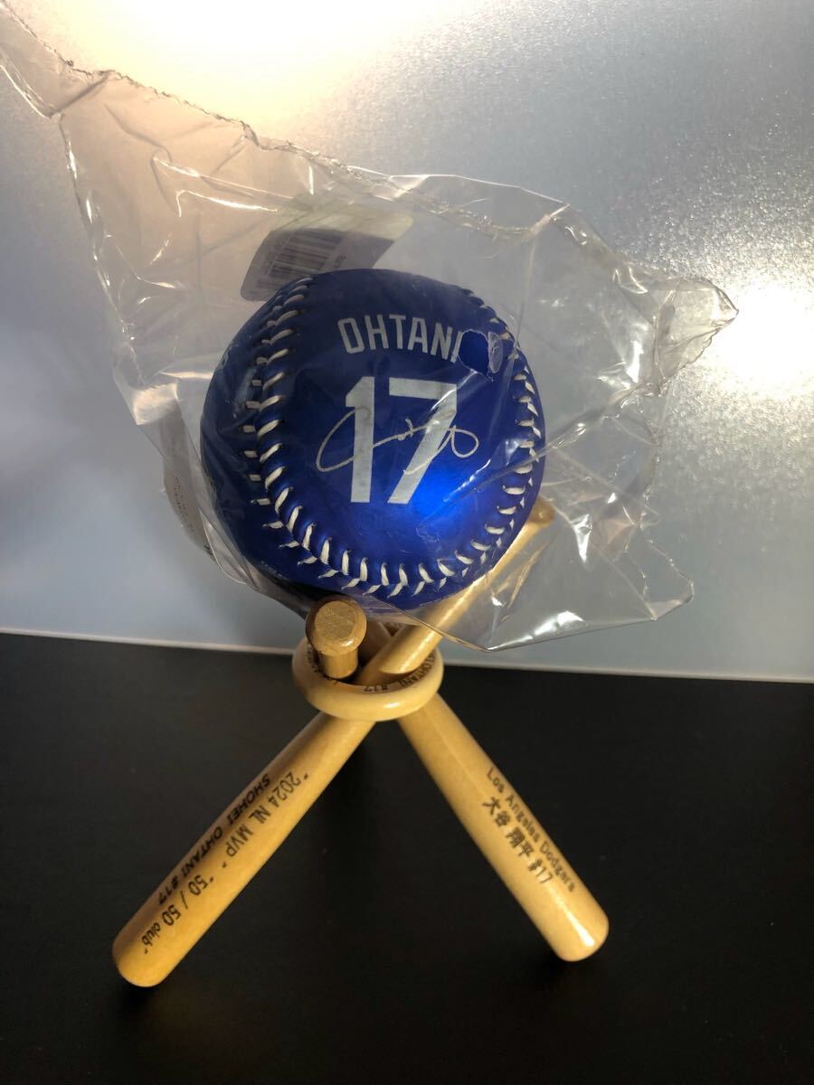 【大谷翔平】2024年 MVP、50/50達成、ワールドシリーズチャンピオン記念ボール 木製スタンド付き