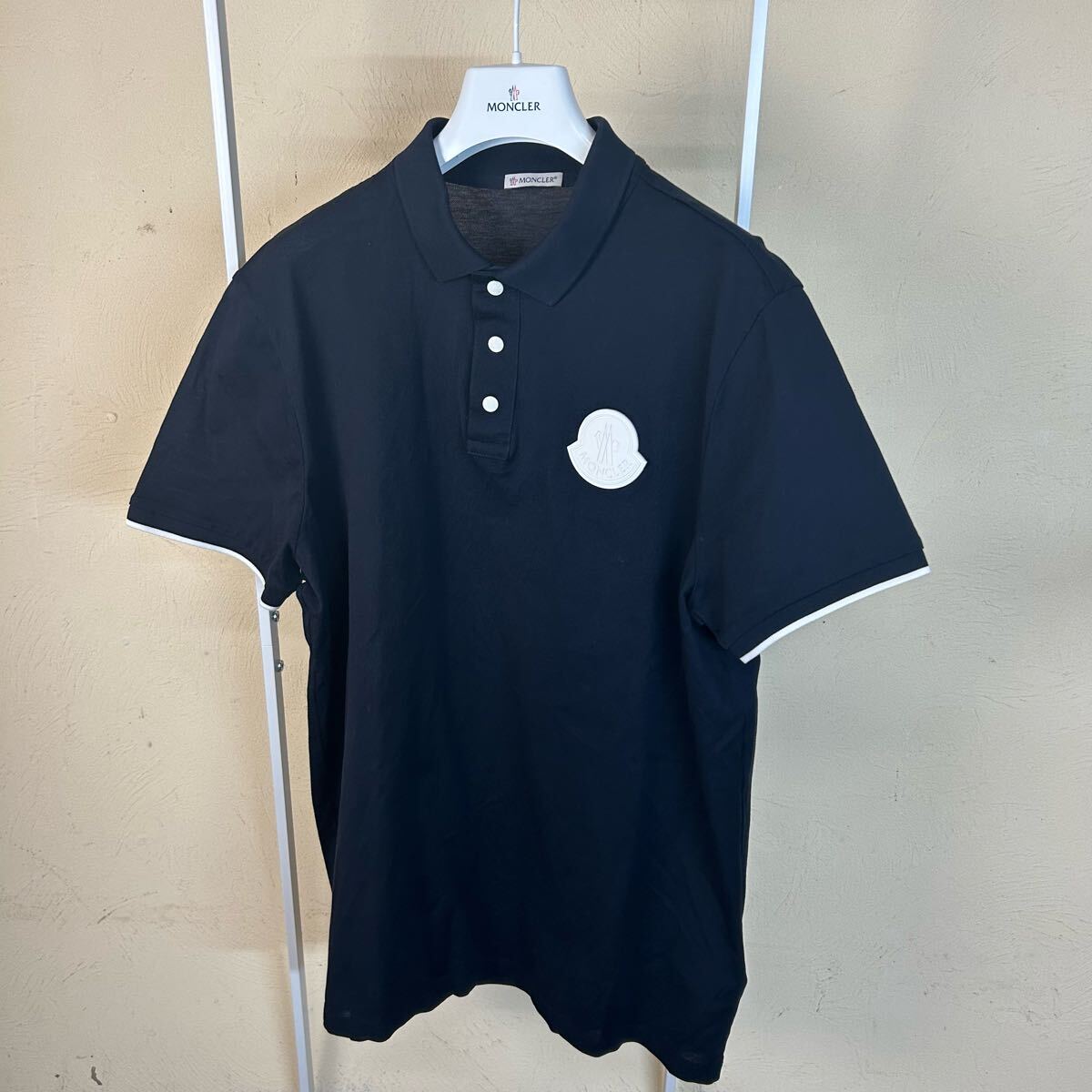 レア美品】MONCLER モンクレールラバーワッペン半袖ポロシャツ レア美品】MONCLER モンクレールラバーワッペン半袖ポロシャツ