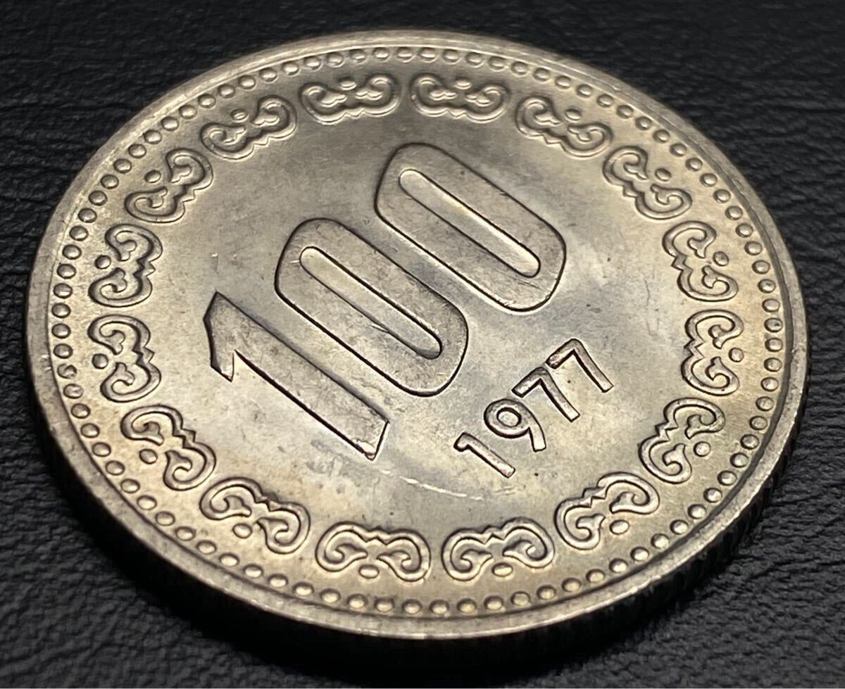 1977 未使用 傾打エラー 韓国 旧100ウォン Won 古銭 硬貨 コイン