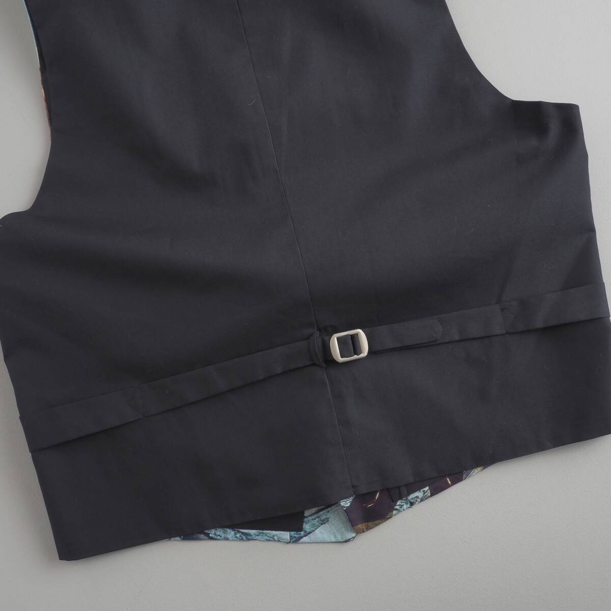 ポールスミス 圧巻のデザイン ベスト ジレ 騎馬柄 美品 ポールスミス Paul Smith 圧巻のデザイン ベスト ジレ 騎馬柄