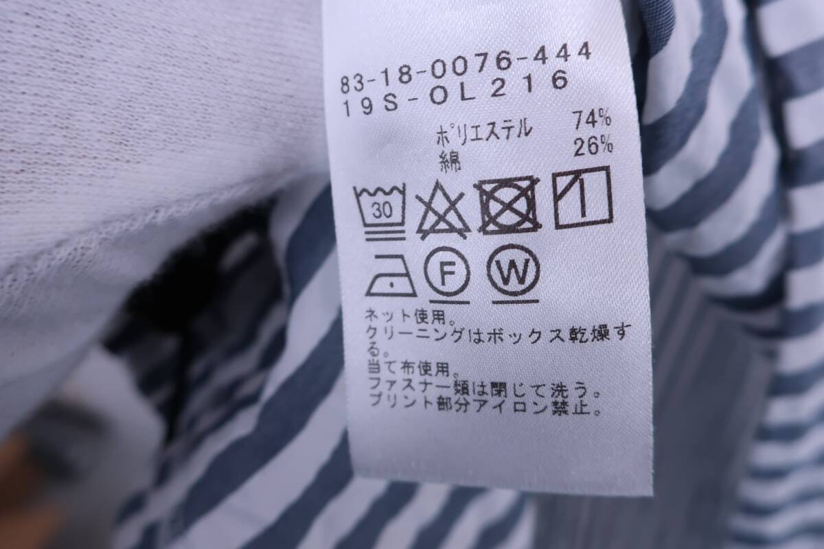 美品】マークアンドロナ ダウンジャケット カーキ×グレー 前身頃 美品】マークアンドロナ ダウンジャケット カーキ×グレー 前身頃