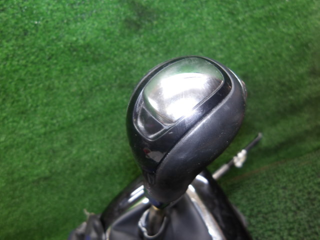 7FN7159 CCI3)) ルノー ルーテシア ABA-RH5F 2013年 純正 シフトレバー