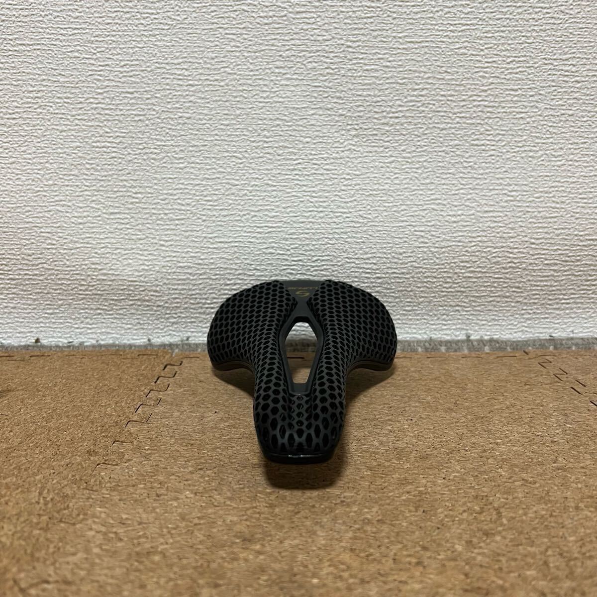 ロードバイク クロスバイク 超軽量 3Dプリント 穴あき サドル