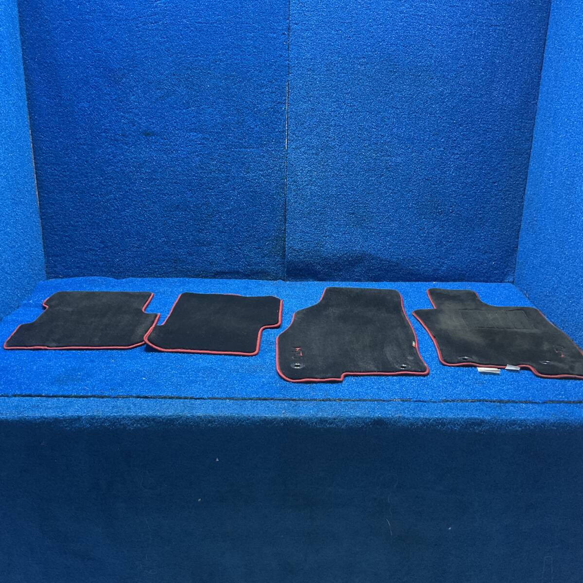 [AK-0025886][E1] H21 アルファロメオ ミト 955 右H G 6MT　『　フロアマット １臺分　セット　』　580246