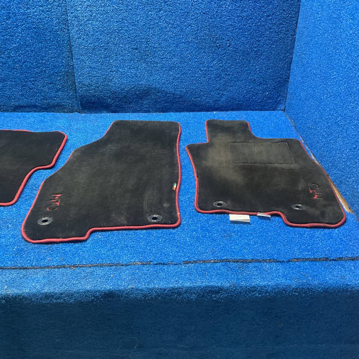 [AK-0025886][E1] H21 アルファロメオ ミト 955 右H G 6MT　『　フロアマット １臺分　セット　』　580246