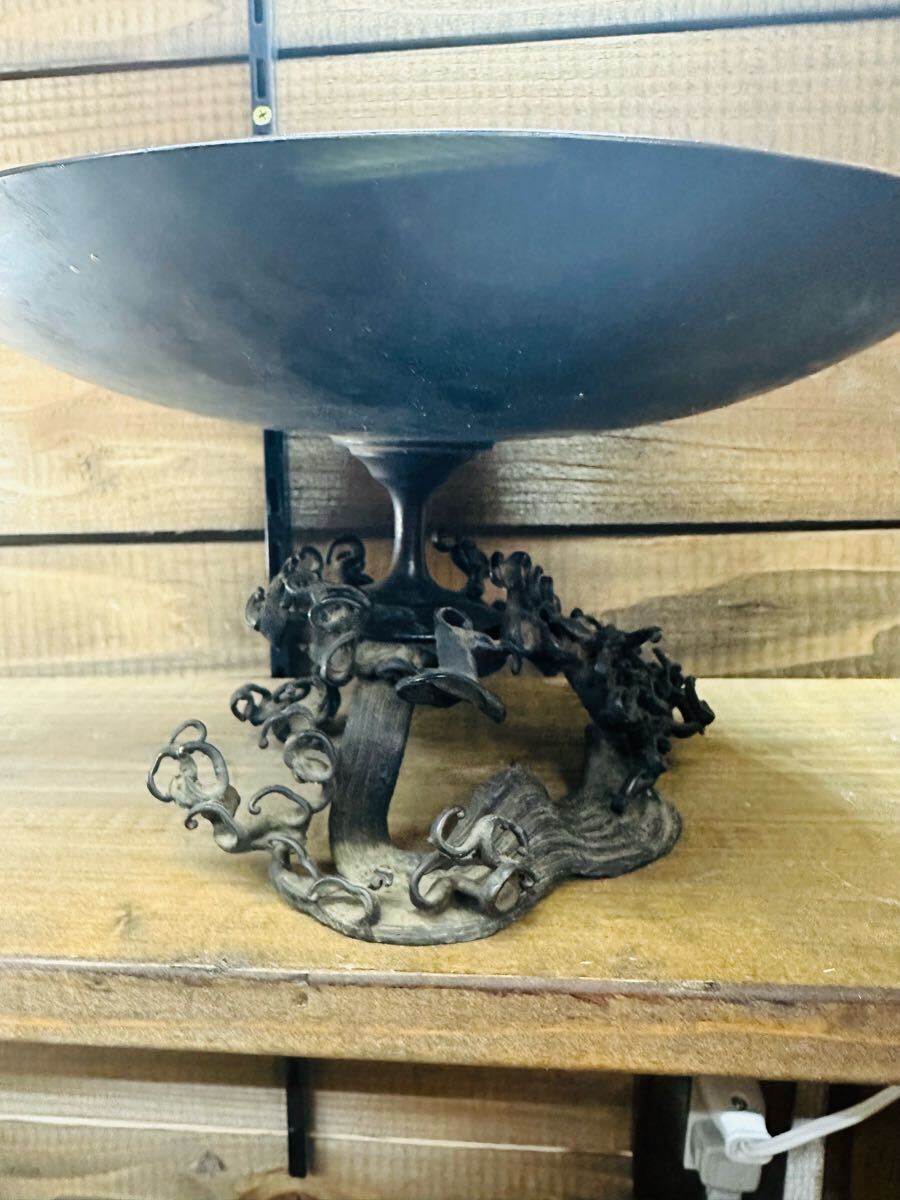 ◇ 波足 中国 骨董 浮き彫り 波足 蝋型鋳造 古同 当 薄葉氏 下記 花道具　約１１９５g　全高１３㎝　共箱