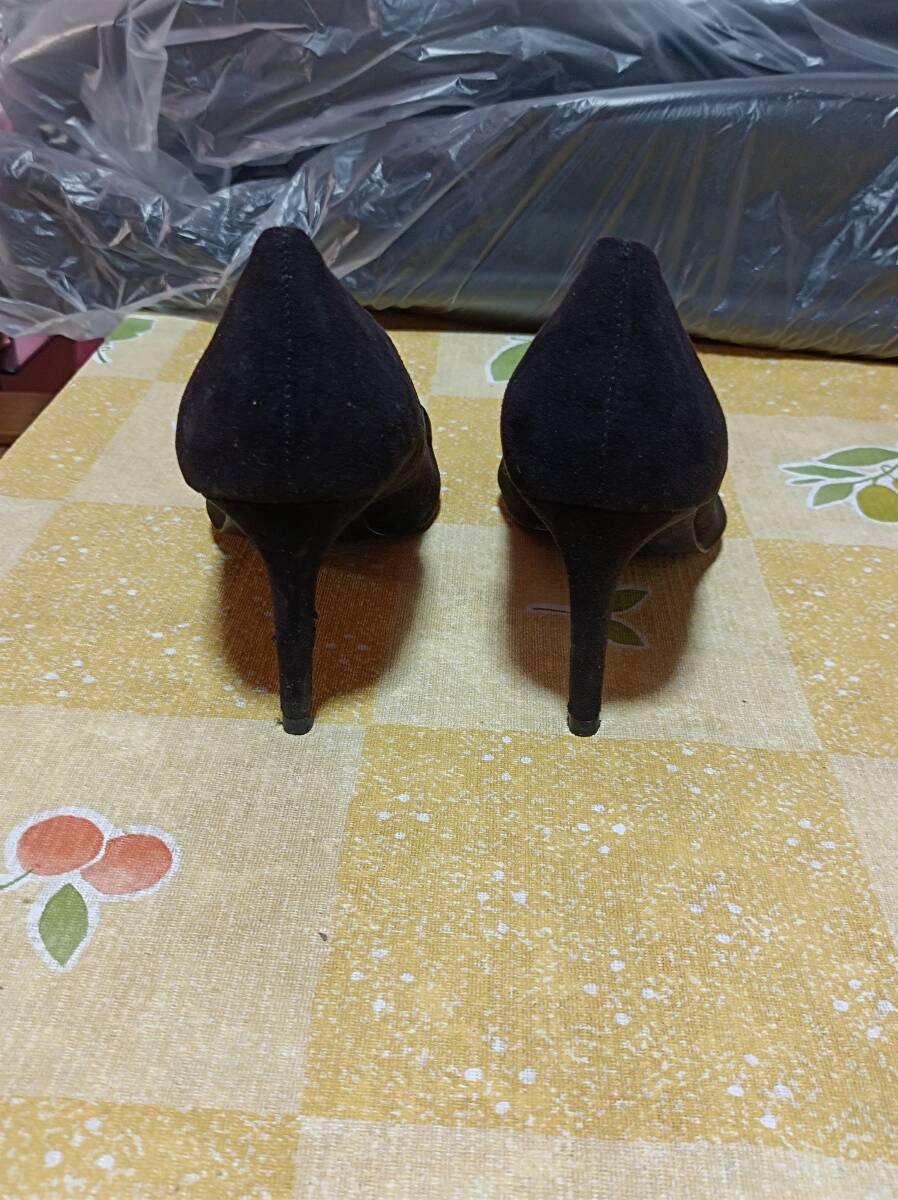 こちらの商品はレディースの黒のハイヒ―ルです中古品です