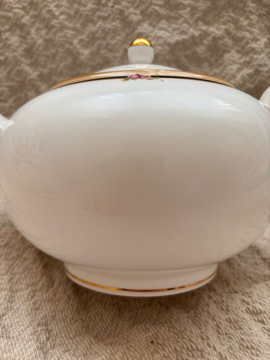 美品 WEDGWOOD ウェッジウッド 廃盤 CLIO クリオ ティーポット 美品 WEDGWOOD ウェッジウッド 廃盤 CLIO クリオ ティーポット