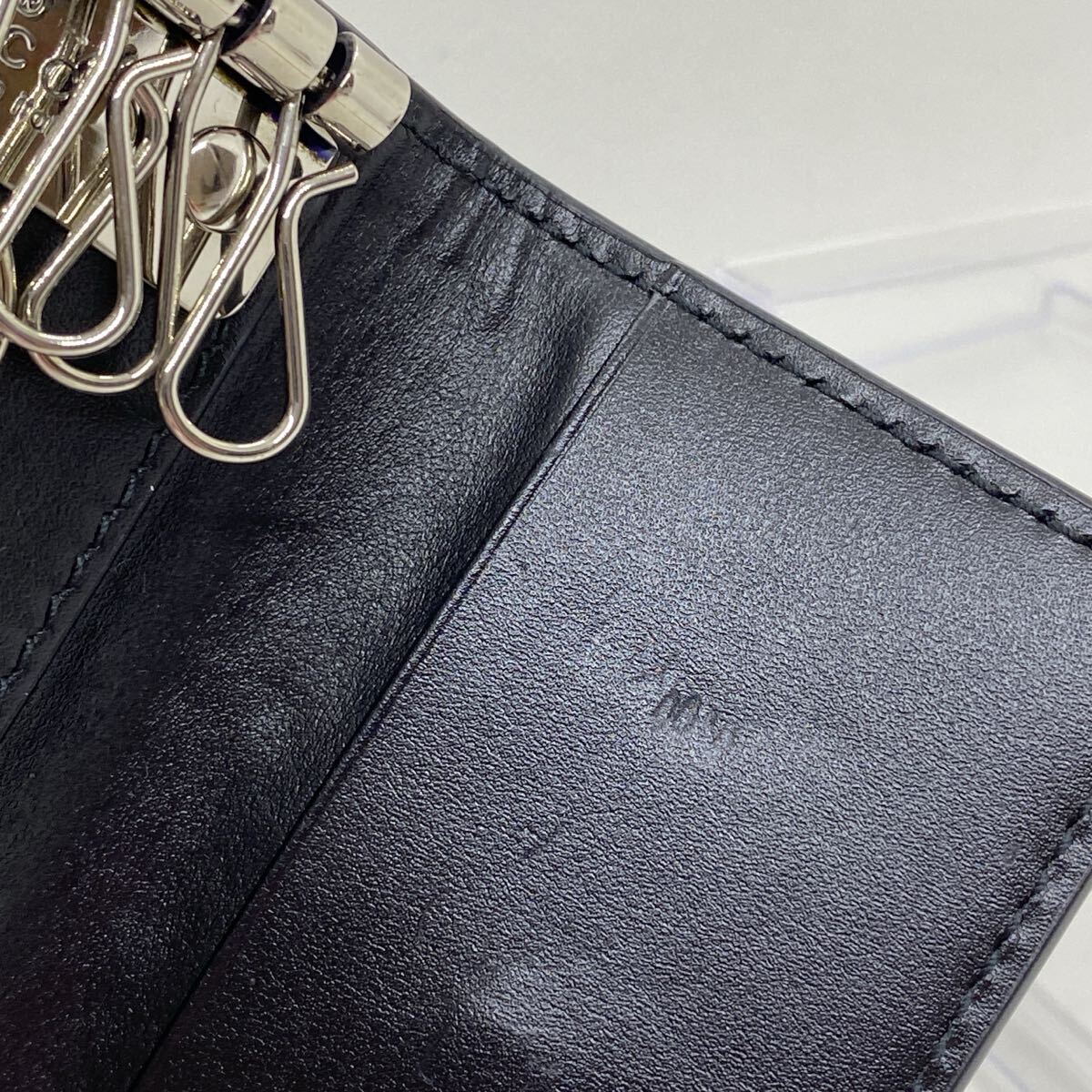 極美品】GUCCI グッチ 6連 キーケース GG黒 レザー 本革 黒 極美品】GUCCI グッチ 6連 キーケース GG黒 レザー 本革 黒