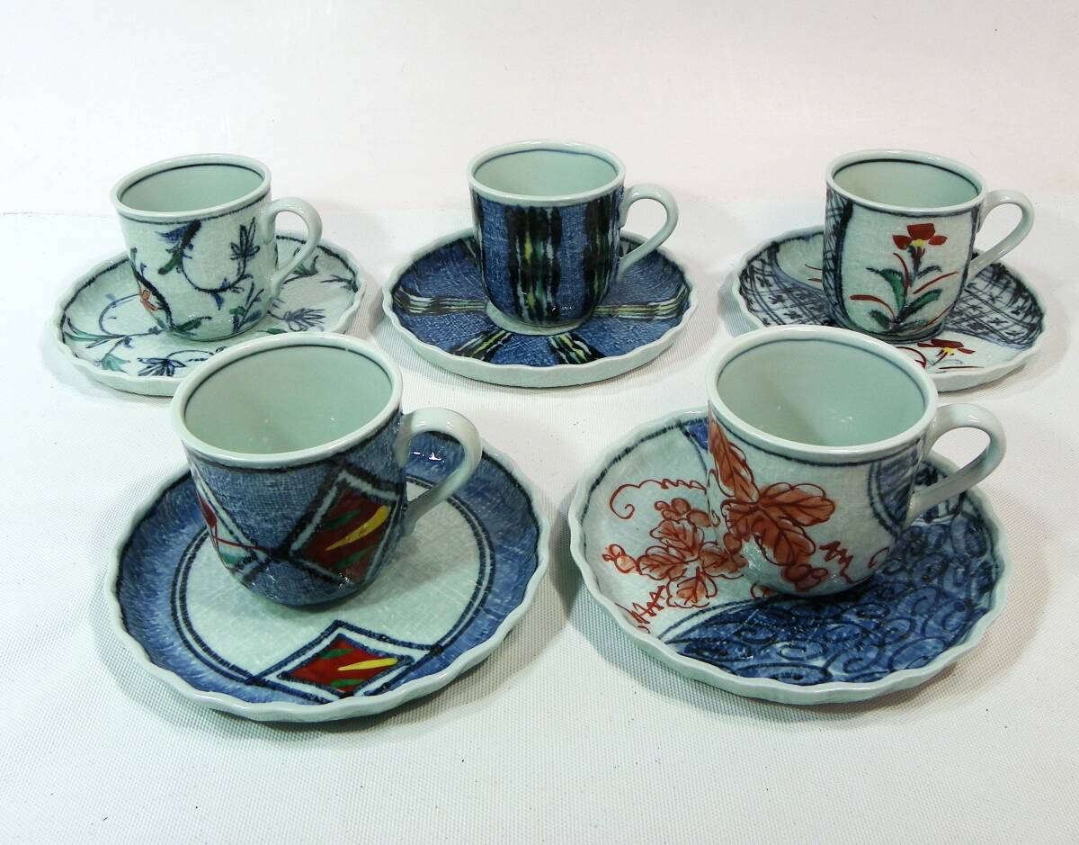 ゆうパック.80サイズ.送料記載み　有田焼　白泉作　コーヒーカップ　絵替わり.カップ＆ソーサー　未使用？置き古し　5客（赤枠.樂多我）