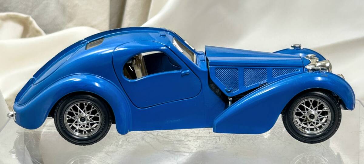  Vintage BURAGO BBurago BUGATTI/ Bugatti Atlantic/ Atlantic голубой 1/24 1936 год Made in Italy без коробки USED хранение текущее состояние товар 