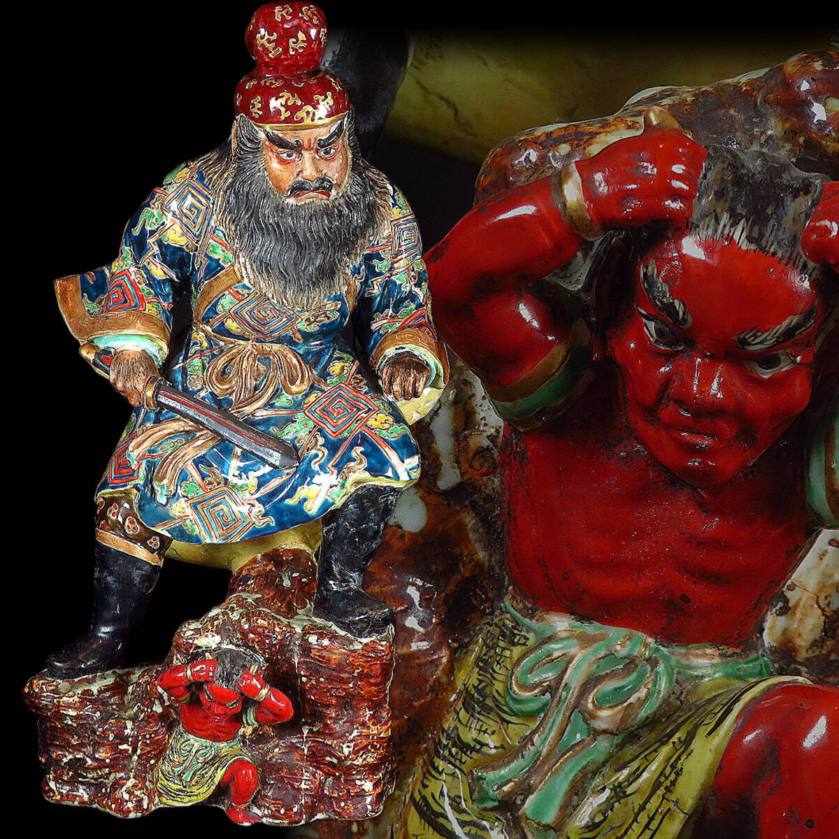 【SAKURAYA】高さ52cmの迫力ある大型作品【九谷焼 古い鐘馗像 置物】細密彫刻 赤鬼 古九谷 金彩 魔除け オブジェ 骨董品 古美術品_画像1