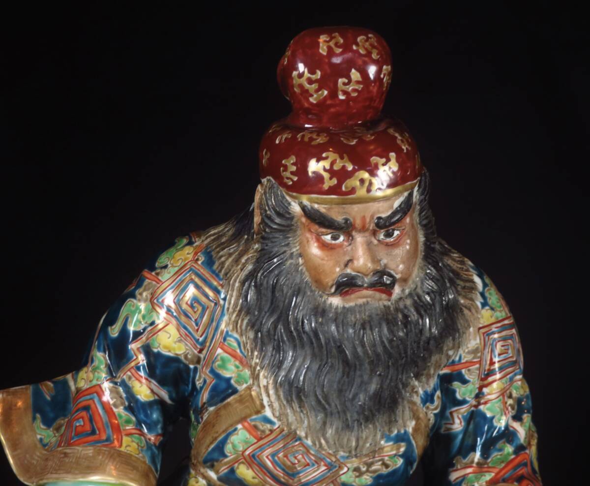 【SAKURAYA】高さ52cmの迫力ある大型作品【九谷焼 古い鐘馗像 置物】細密彫刻 赤鬼 古九谷 金彩 魔除け オブジェ 骨董品 古美術品_画像2