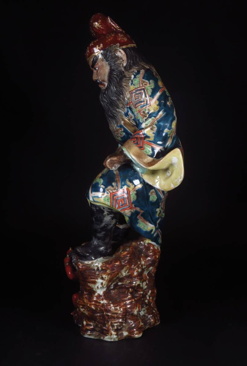 【SAKURAYA】高さ52cmの迫力ある大型作品【九谷焼 古い鐘馗像 置物】細密彫刻 赤鬼 古九谷 金彩 魔除け オブジェ 骨董品 古美術品_画像6