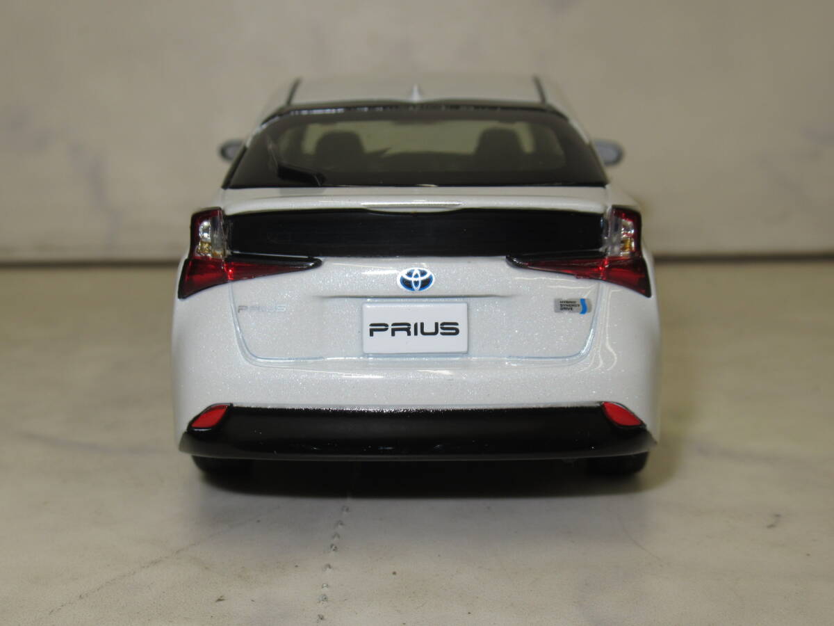 全国送料無料！非売品！ 1/30スケール色見本ミニカー プリウス