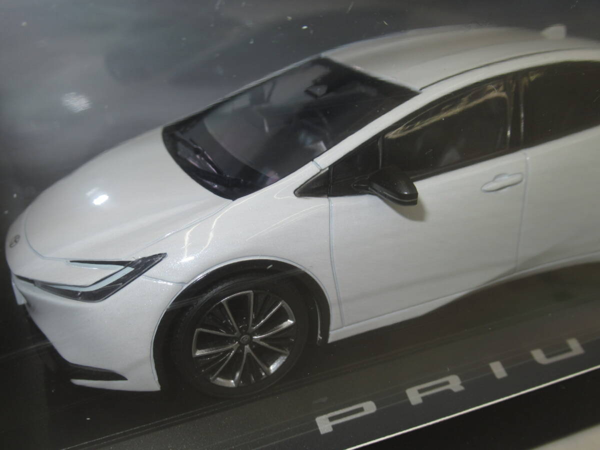 トヨタ 60プリウス ミニカー プラチナホワイトパールマイカ 089 全国送料無料!非売品! 1/30スケール色見本ミニカー プリウス