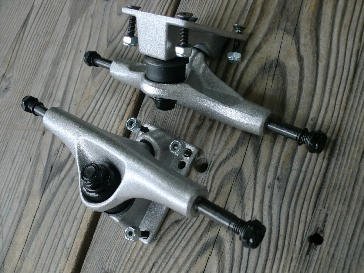 【GIRL】コンプリートのバラ売品　 TRUCK LOW 5.0 スケートボード トラック 2個セット