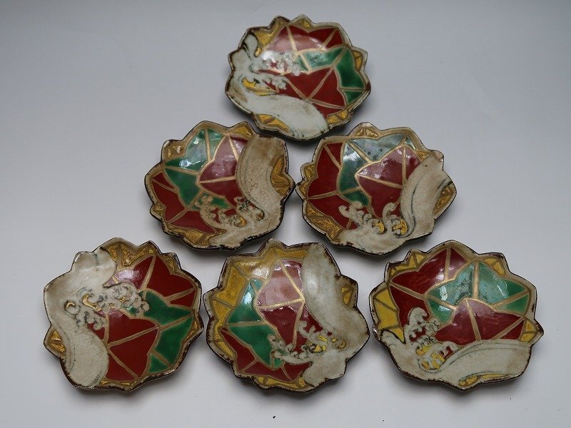 青宝】013102尾形乾山 色絵 紅葉形 楓波文小皿6客 時代箱 在銘 青宝】013102尾形乾山 色絵 紅葉形 楓波文小皿6客 時代箱 在銘