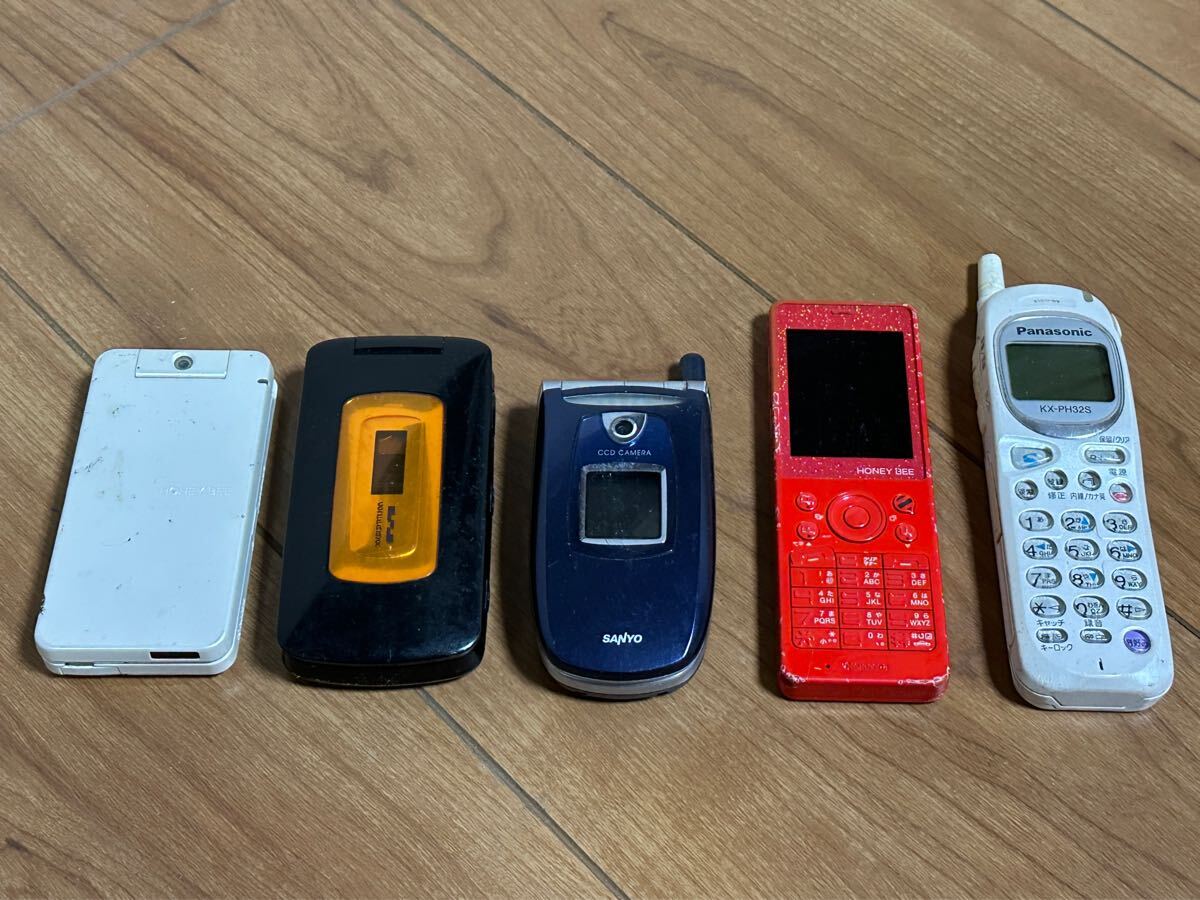ガラケー 携帯電話 PHS まとめ売り レトロ 懐かしい 平成時代 ガラケー 携帯電話 PHS まとめ売り レトロ 懐かしい 平成時代