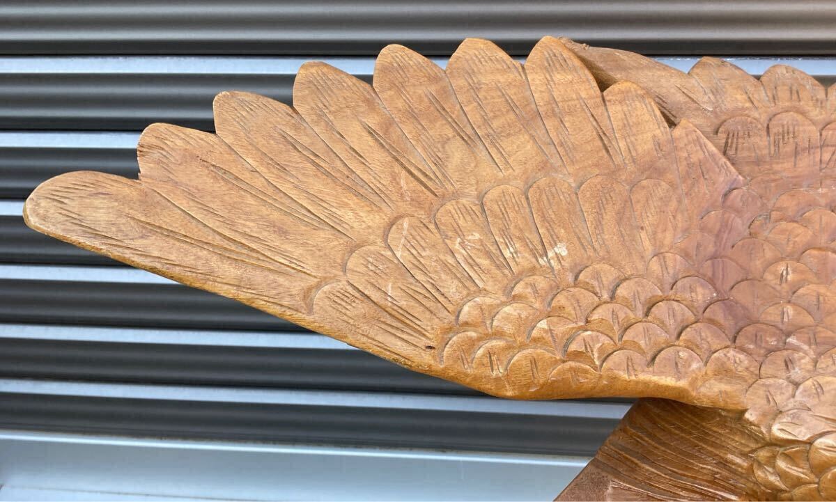 木彫り 鷹【 天然木 縁起物 鷹像 】 高さ約56.7cm 幅約75.5cm 木彫り 鷹【 天然木 縁起物 鷹像 】 高さ約56.7cm 幅約75.5cm