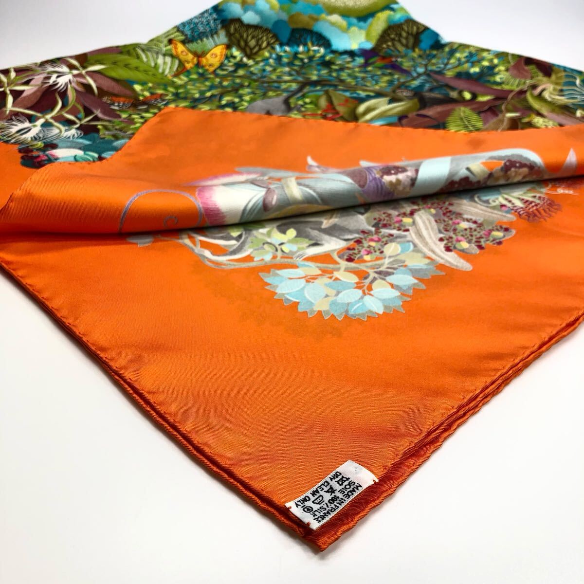 ☆未使用/箱付☆HERMES エルメス カレ90 Au Coeur de la Vie ☆未使用/箱付☆HERMES エルメス カレ90 Au Coeur de la Vie
