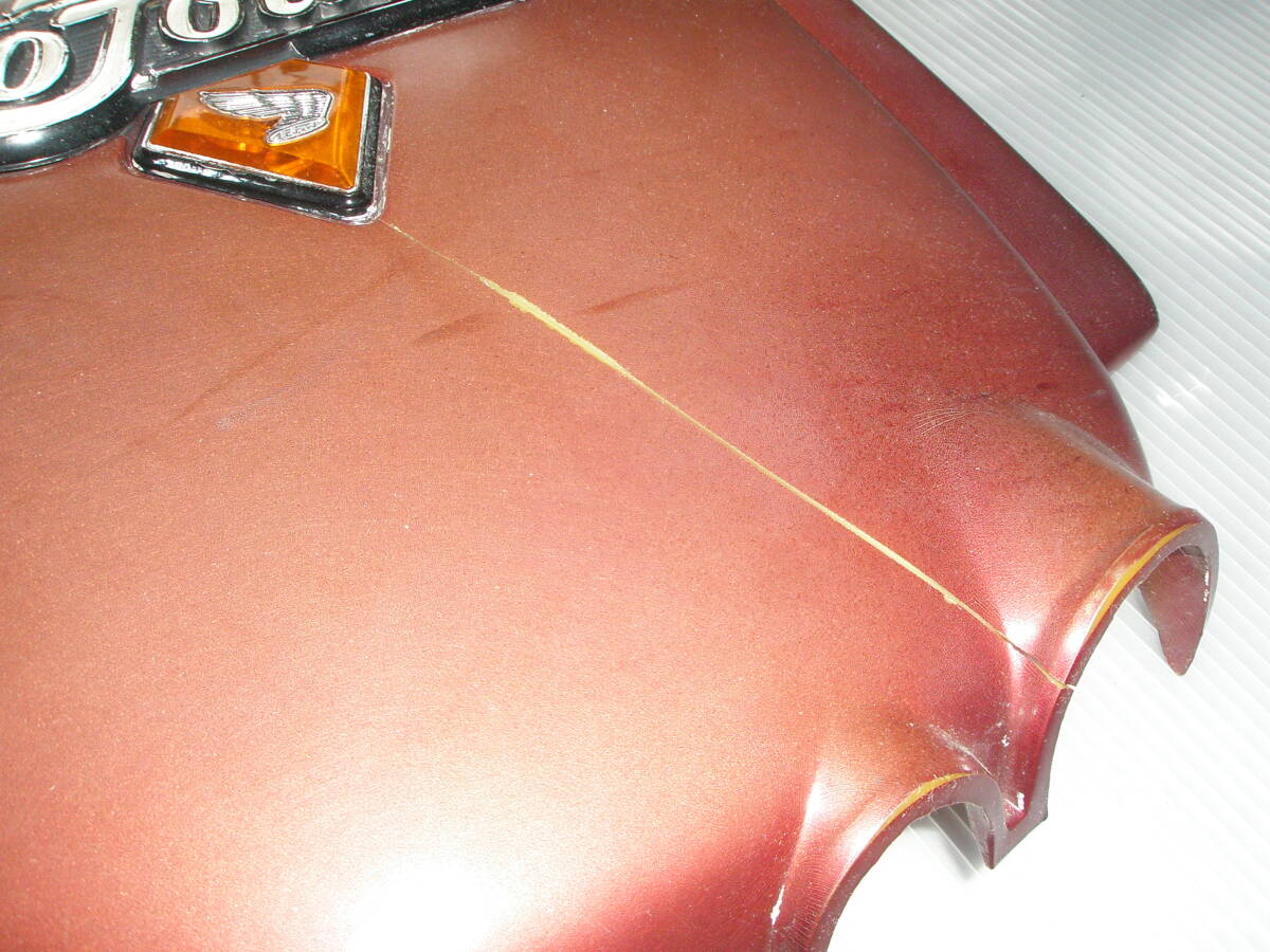 ホンダ　CB750 サイドカバー　片側のみ 割れありの為修正塗装ベースとなります。_画像2