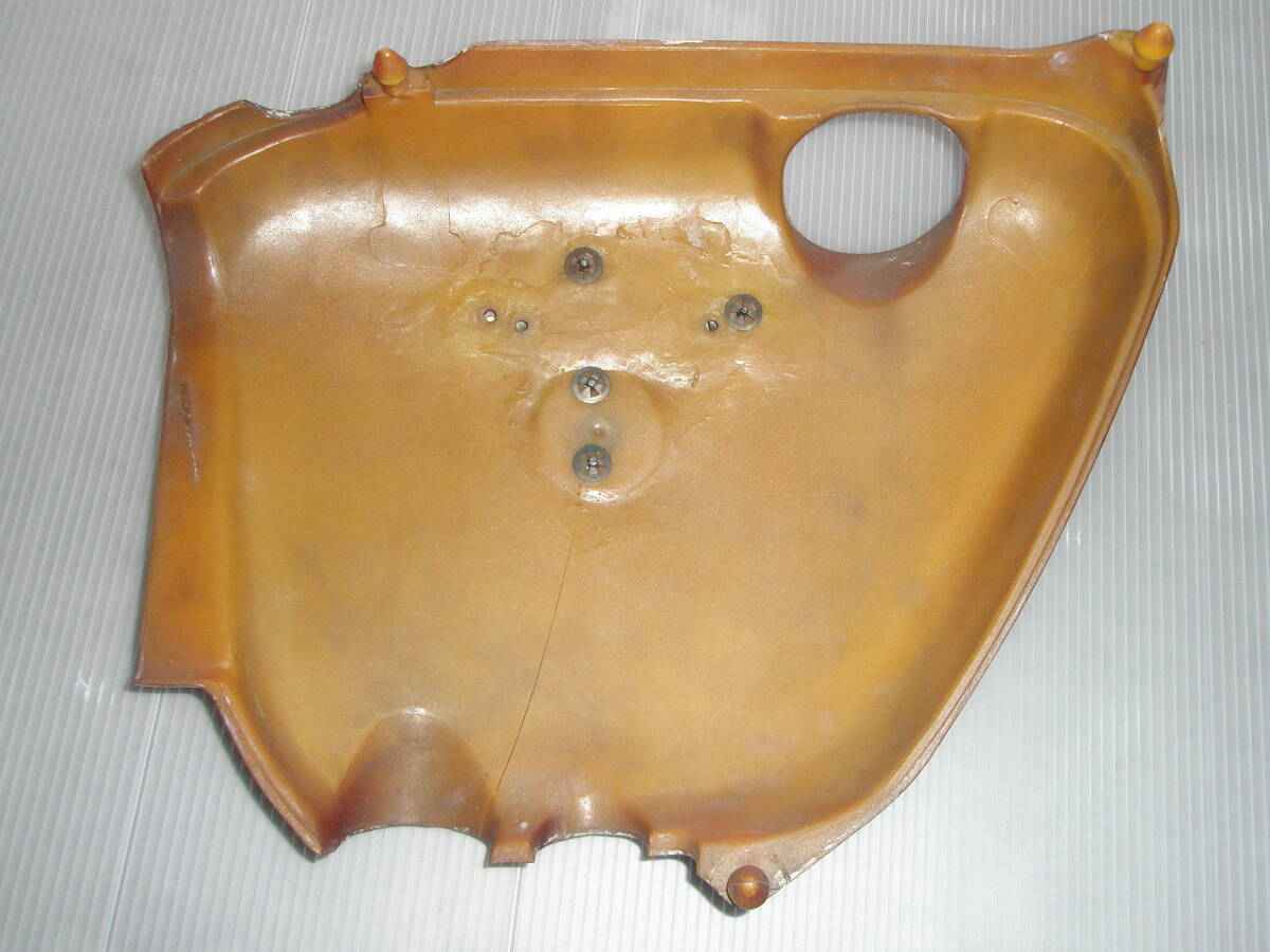 ホンダ　CB750 サイドカバー　片側のみ 割れありの為修正塗装ベースとなります。_画像3