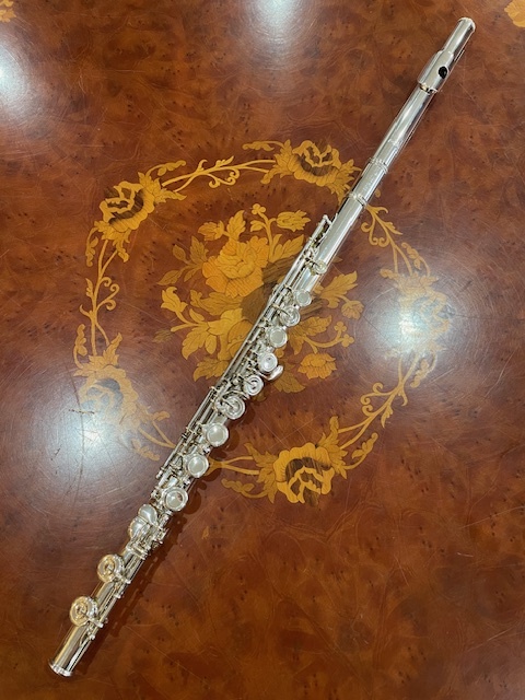 【50％OFF】 Yahoo!オークション - フルート【楽器店出品】Altus（アルタス 管楽器・吹奏楽器