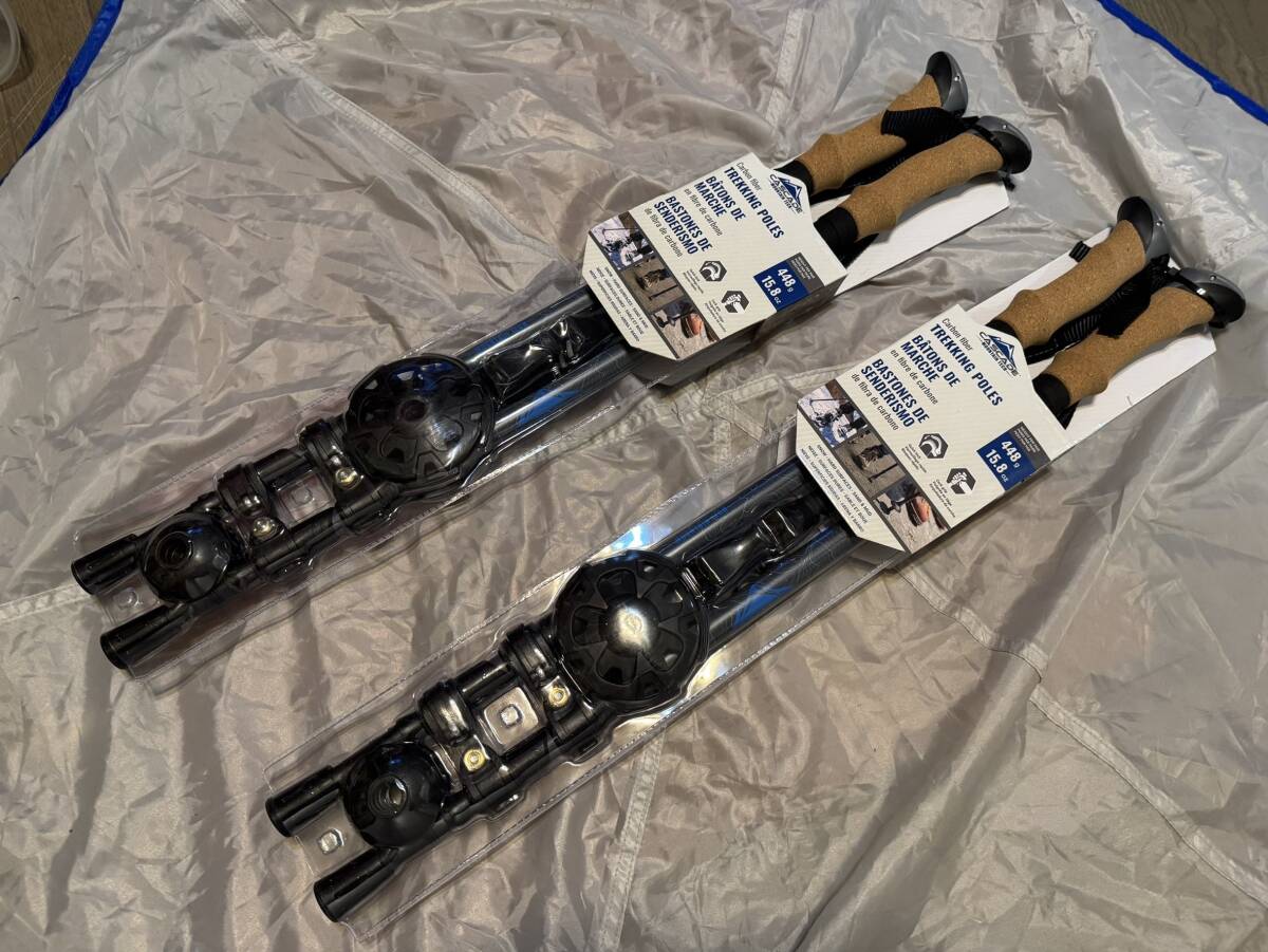 カーボン製のトレッキングポール 未仕様 未開封 トレッキングステッキ 2本組フルセットが2セット 合計4本のトレッキングステッキを格安で!