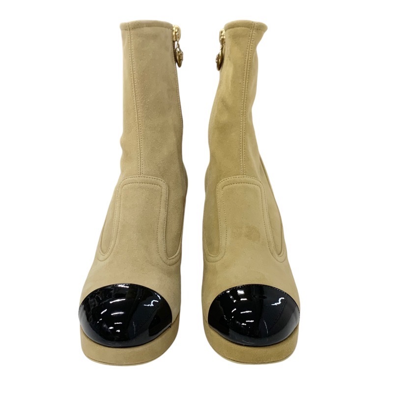 シャネル CHANEL ブーツ ショートブーツ 靴 シューズ スエード ベージュ ブラック ゴールド ロゴ ココマーク ハートチャーム_画像2