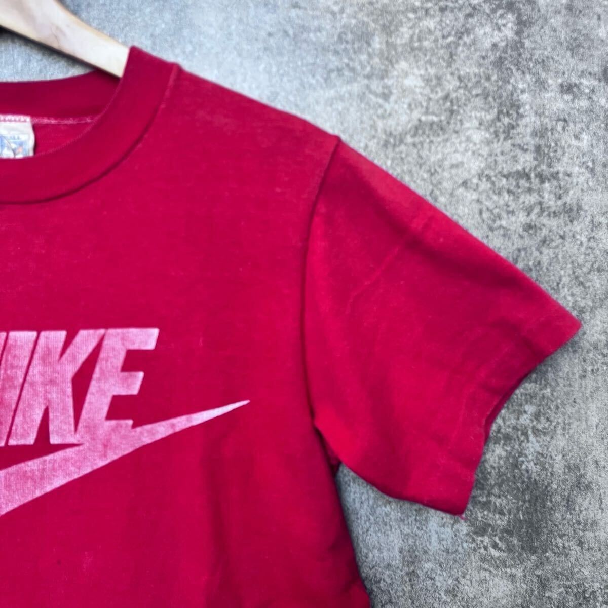 激レア】70s 80s初期 NIKE ナイキ 風車タグ 染み込みプリント 激レア】70s 80s初期 NIKE ナイキ 風車タグ 染み込みプリント