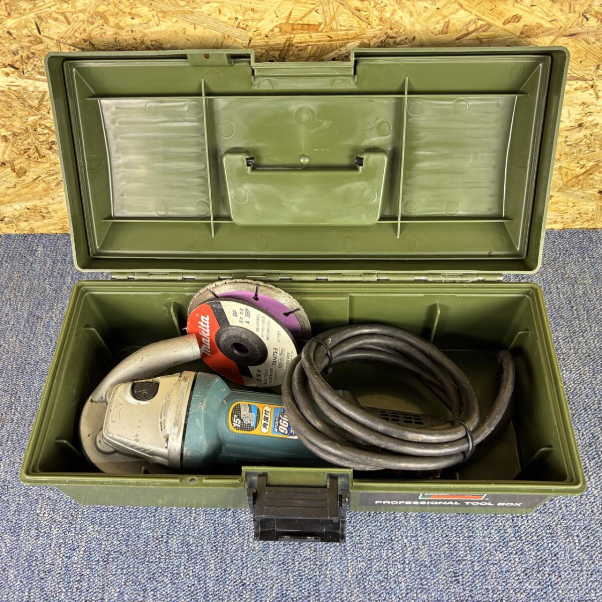 中古品】makita マキタ 100V 90mm コンクリートカンナ PC9003 中古品】makita マキタ 100V 90mm コンクリートカンナ PC9003