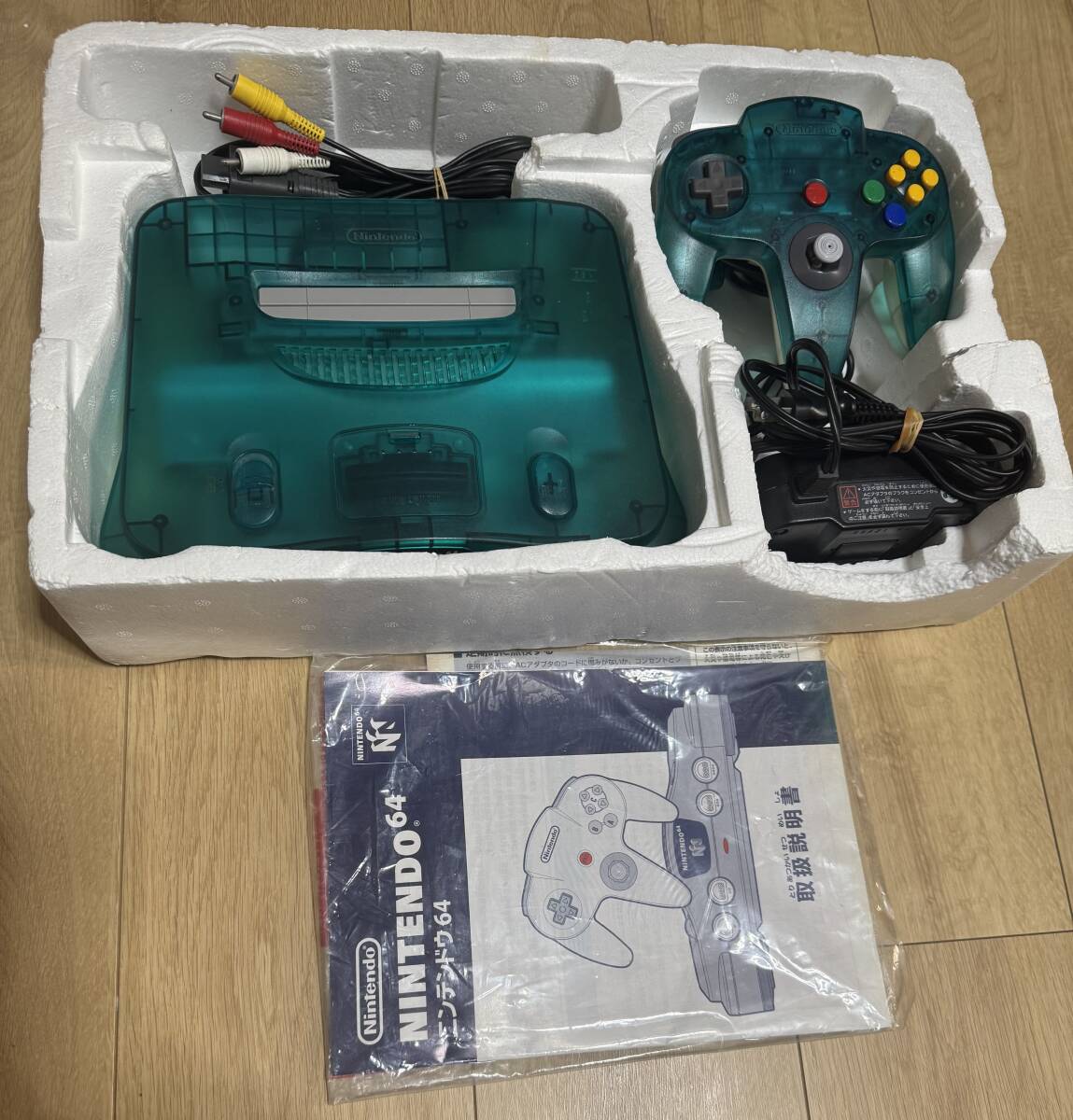 ☆ニンテンドー64本体一式☆クリアブルー☆美品☆箱説明書付 ☆ニンテンドー64本体一式☆クリアブルー☆美品☆箱説明書付