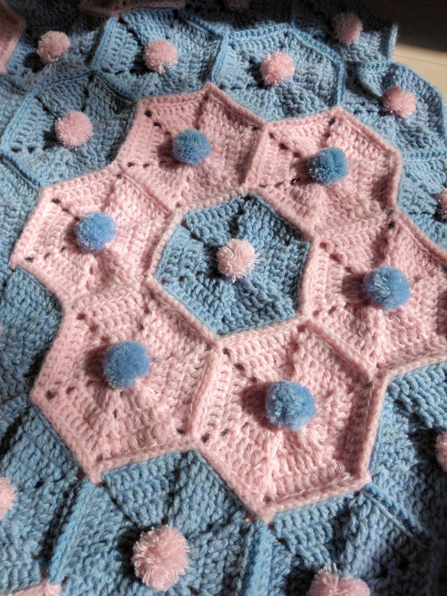 椅子カバー　ひざ掛け　マルチカバー　ハンドメイド　手編み　亀甲モチーフ繋ぎ　ピンク＆ブルー　お部屋アクセント_画像7