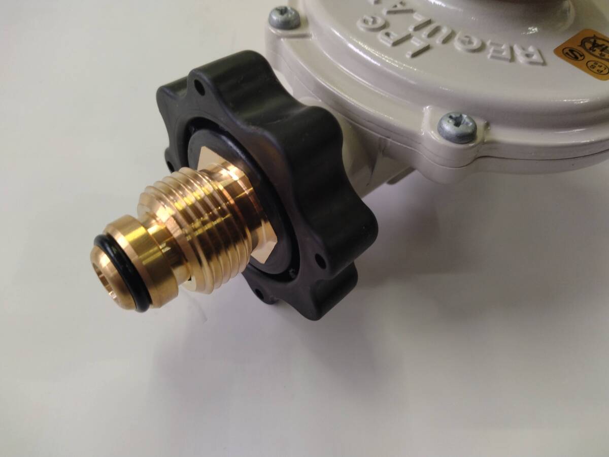 新品 未使用8k容器 ボンベ 2口元栓付き LPG LPガス 調整器 新品 未使用8k容器 ボンベ 2口元栓付き LPG LPガス 調整器