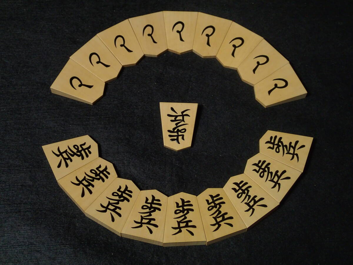 △越山作水無瀬薩摩黄楊柾目盛上将棋駒△越山署名桐平箱|将棋 △越山作水無瀬薩摩黄楊柾目盛上将棋駒△越山署名桐平箱|将棋