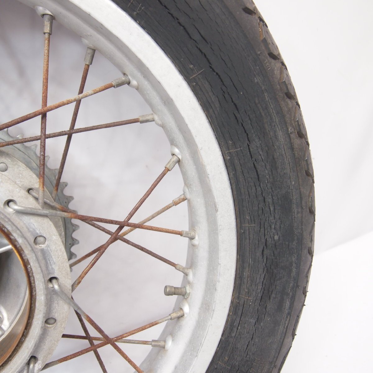 SR400 оригинальный заднее колесо слегка хит следы вес .OK 18X2.15J 1E600 47T звездочка 