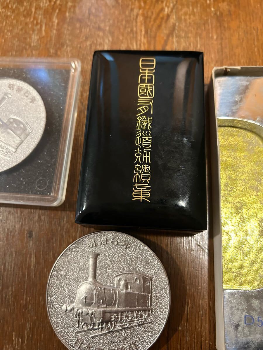 日本国有鉄道功績章 純銀製 国鉄 記念品 バッジ ケース付き鉄道 日本国有鉄道功績章 純銀製 国鉄 記念品 バッジ ケース付き鉄道