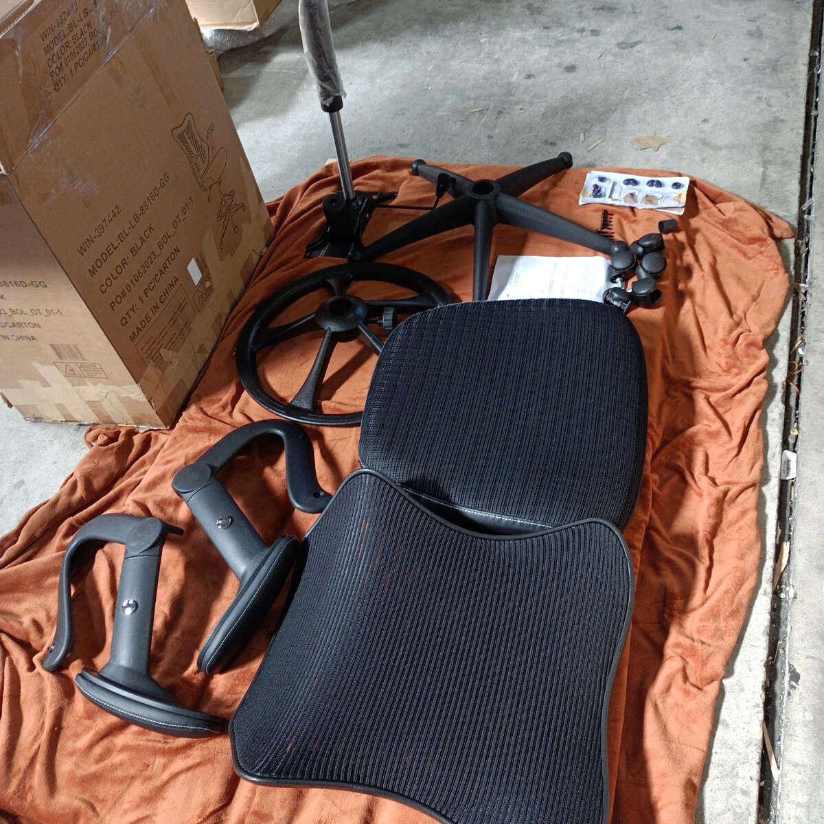 y022702fk フラッシュファニチャー(Flash Furniture) ハイバック 制図用チェア ブラックメッシュ 調(diào)節(jié)可能アーム