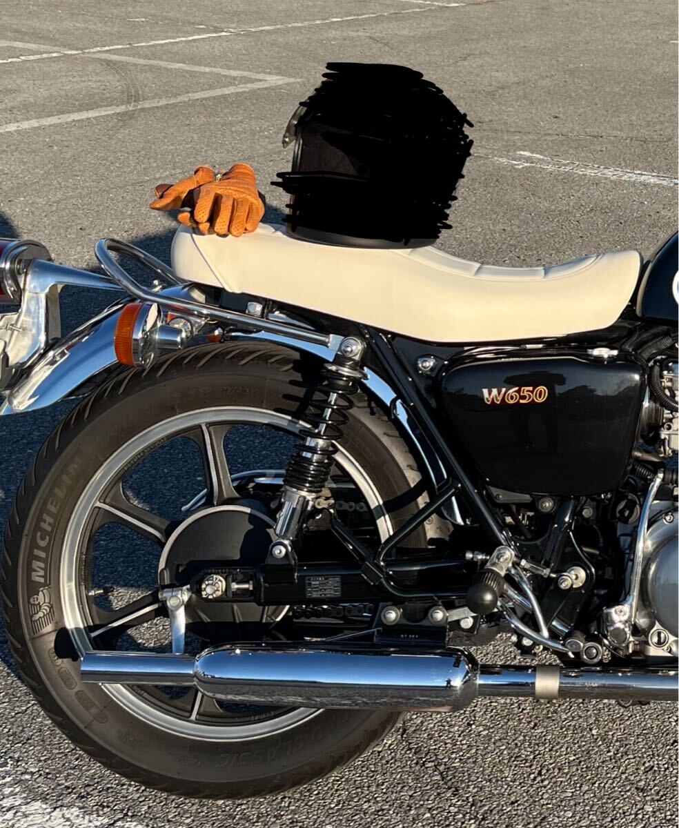 W800 W650 Z風シート 白 純正シートベース アンコ抜き ワンオフ W800 W650 Z風シート 白 純正シートベース アンコ抜き ワンオフ