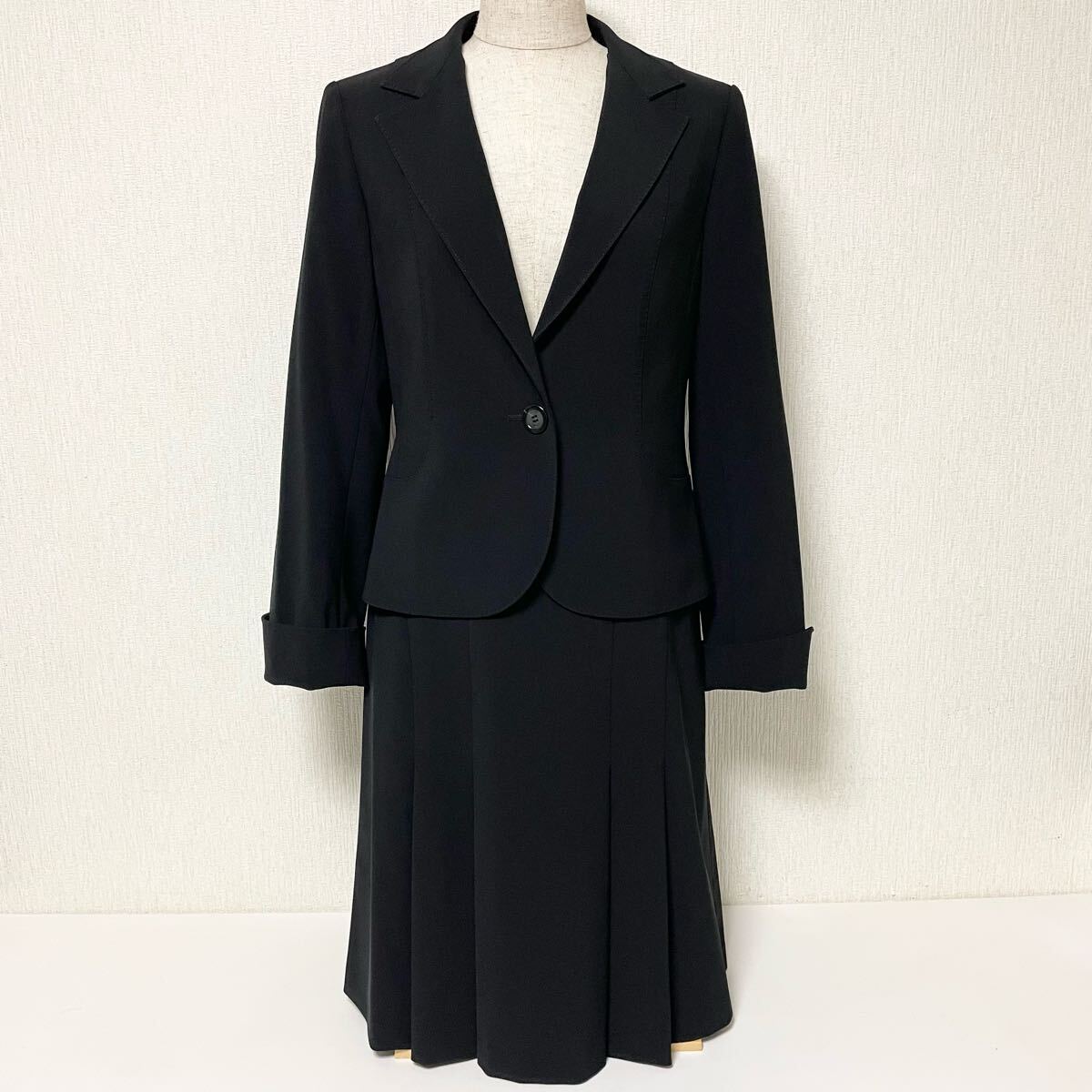 即決★23区 ニジュウサンク フォーマルスーツ ジャケット 40 L スカート 38 M ブラック 美品 ビジネススーツ 冠婚葬祭 スーツ セットアップ 即決★23区 ニジュウサンク フォーマルスーツ ジャケット 40 L スカート 38 M ブラック 美品 ビジネススーツ 冠婚葬祭 スーツ セットアップ
