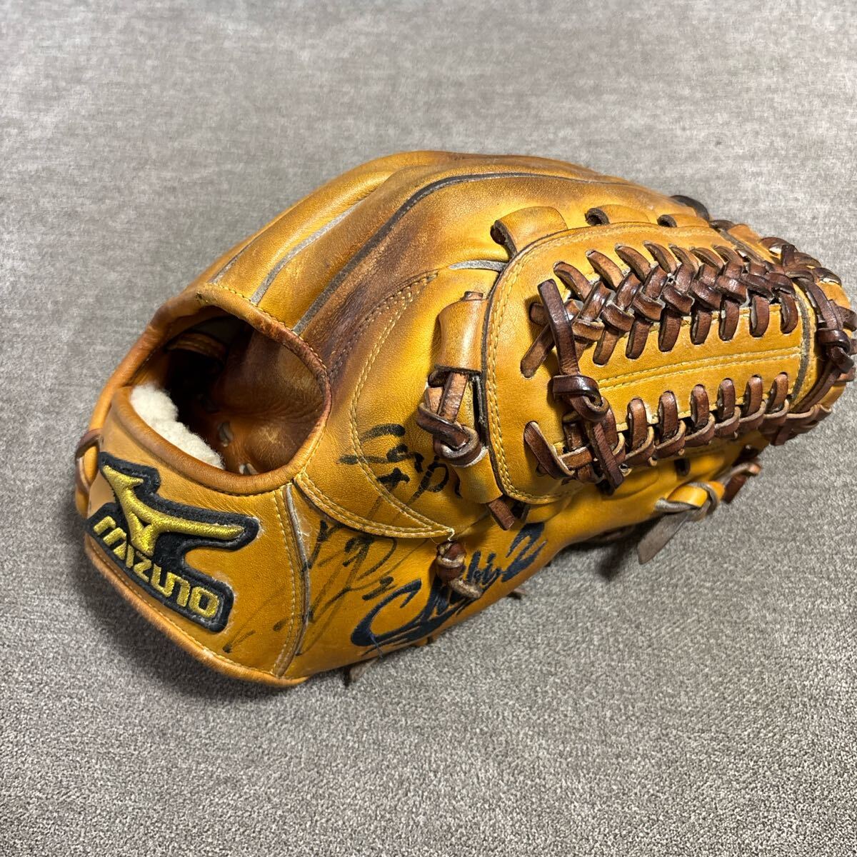 23800円 阪神タイガース 46 鶴直人選手 実使用 グラブ 支給品 23800円 阪神タイガース 46 鶴直人選手 実使用 グラブ 支給品