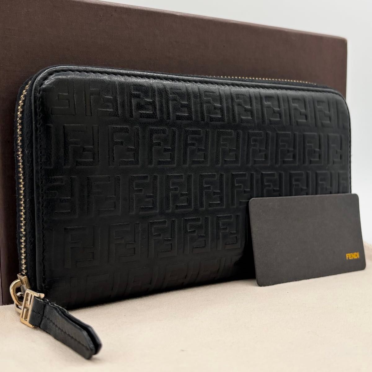 大人気 FENDI フェンディ ズッキーノ 長財布 ラウンドファスナー 大人気 FENDI フェンディ ズッキーノ 長財布 ラウンドファスナー