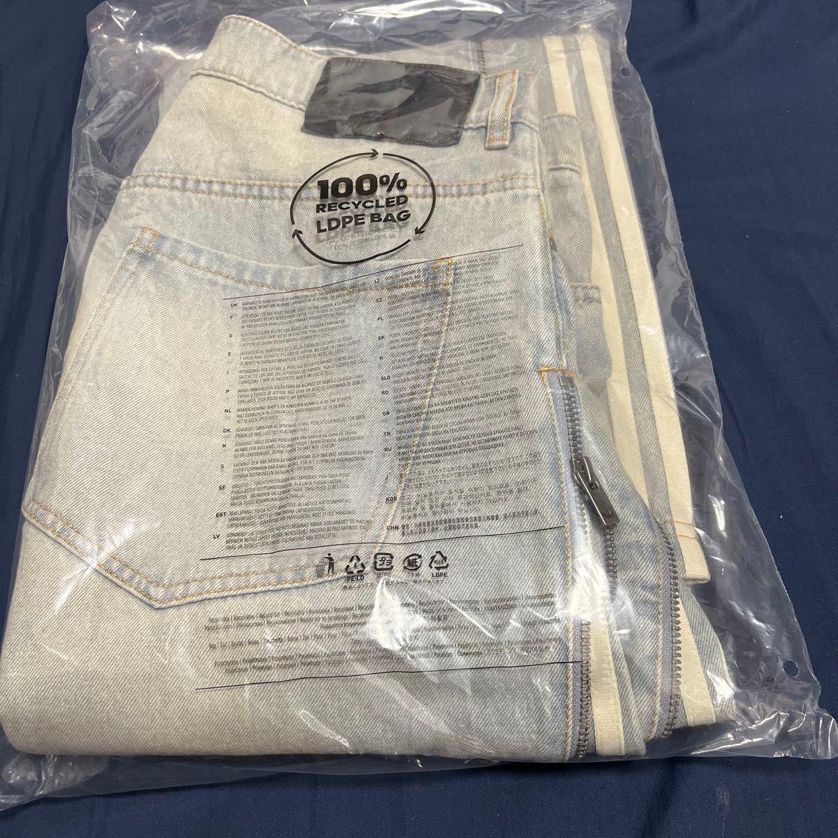 adidas ADILENIUM シーズン 3 ジップ ウォッシュド デニムパンツ adidas ADILENIUM シーズン 3 ジップ ウォッシュド デニムパンツ
